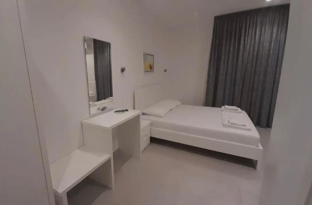 ゲストハウス ホテルCataleya Apartament クサミル アルバニア
